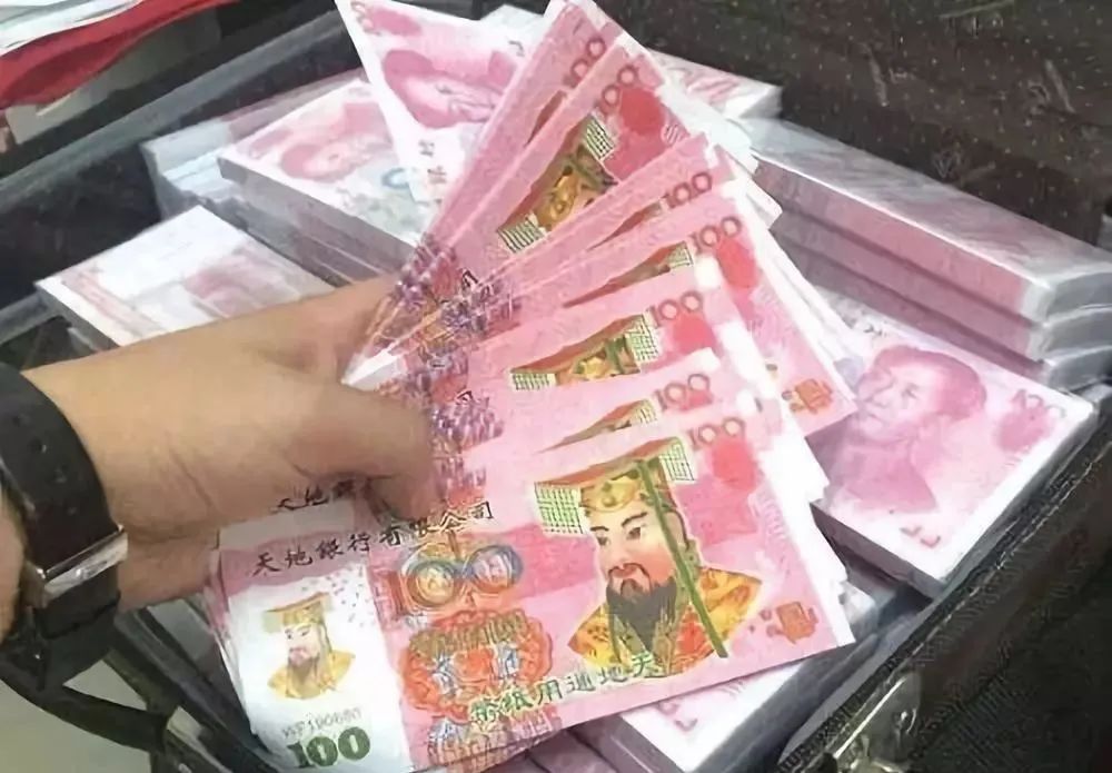 DƬ